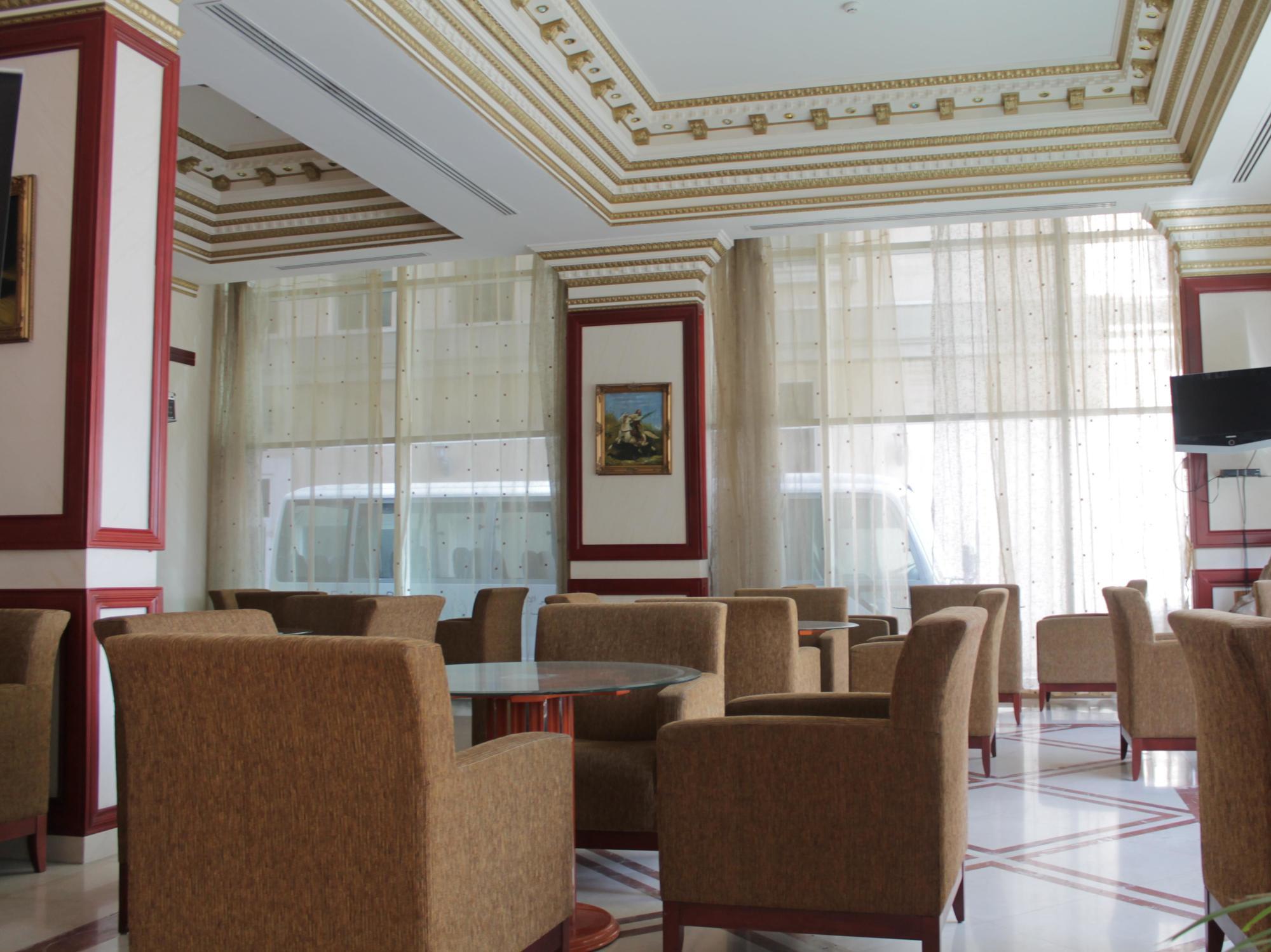 Emirates Palace Hotel Suites Шарджа Екстериор снимка